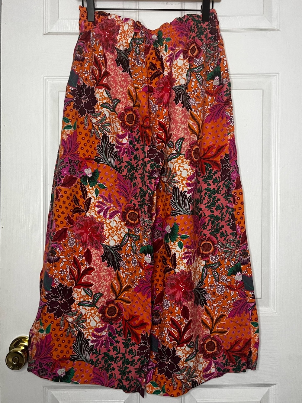 LOFT Floral pants  in Orange and Pink - Picture 4 of 9